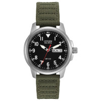 Citizen Men's Eco-Drive Weekender Garrison Field Watch en acero inoxidable con correa de nylon de oliva, Dial negro (Modelo: BM8180-03E)