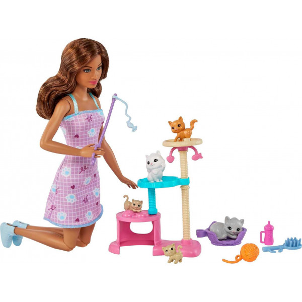 Barbie Kitty Condo Doll & Pets, juego de juguete de árbol de gato con 5 figuras y accesorios de gatitos