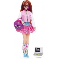 Barbie Rewind Doll, '80s Edition Schoolin' Around atuendo con chaqueta universitaria, falda lavada con ácido y accesorios rad