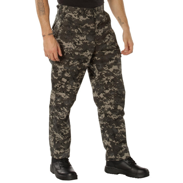 Rothco Pantalones tácticos BDU - Uniforme de trabajo EDC para senderismo al aire libre, estilo cargo resistente, camuflaje digital urbano tenue, L