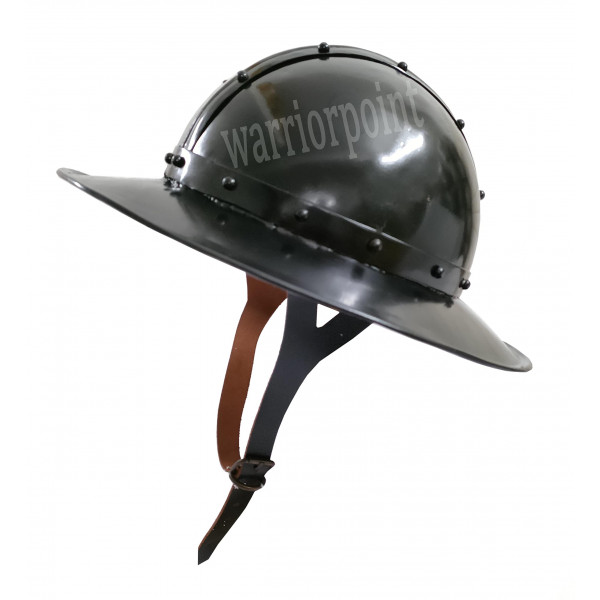 Sombrero medieval de metal con acabado negro y forro de cuero.