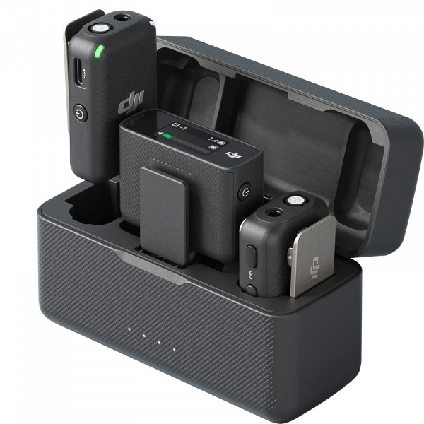 DJI Mic (2 TX + 1 RX + estuche de carga), micrófono Lavalier inalámbrico, alcance de 250 m (820 pies), batería de 15 horas, micrófono inalámbrico con cancelación de ruido para PC, iPhone, grabar entrevista, YouTube, negro