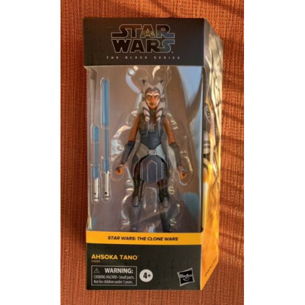 Star Wars Black Series Ahsoka Tano Clone Wars 6 pulgadas en mano Exclusivo de Walmart