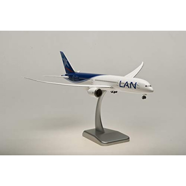 Daron Hogan LAN 787-9 1/200 con engranaje