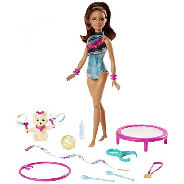 Muñeca Barbie Dreamhouse Adventures Teresa Spin 'n Twirl Gymnast, morena de 11.5 pulgadas, en leotardo, con trampolín y accesorios de gimnasia, regalo para niños de 3 a 7 años [Exclusivo de Amazon]
