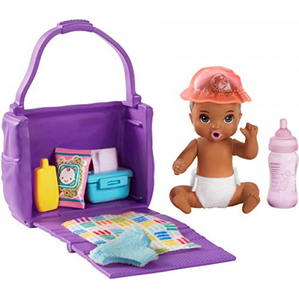 Barbie Skipper Babysitters Inc. Juego de alimentación y cambio con muñeca bebé que cambia de color, bolsa de pañales y accesorios