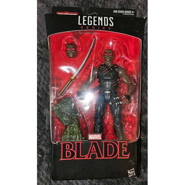 Figura de acción Marvel Legends Blade Man-Thing BAF Hasbro de 6