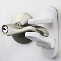 Lock de palanca de la puerta (1 paquete) evita que los niños pequeños abran puertas. 3.25 L * 1.5 W * 4.5 H Fácil operación de una mano para adultos. ABS duradero con respaldo adhesivo de 3M. Instalación simple, no se necesitan herramientas.